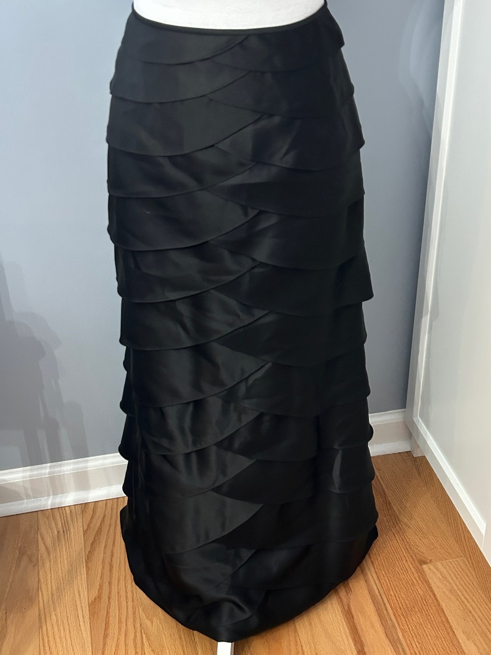 Adrianna Papell Evening Essentials Size 6 Black Tiered Ruffle Maxi Skirt Formal